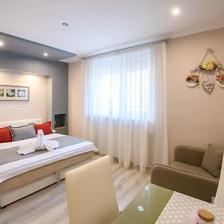 Jazmin Apartmanhaz * Demjen